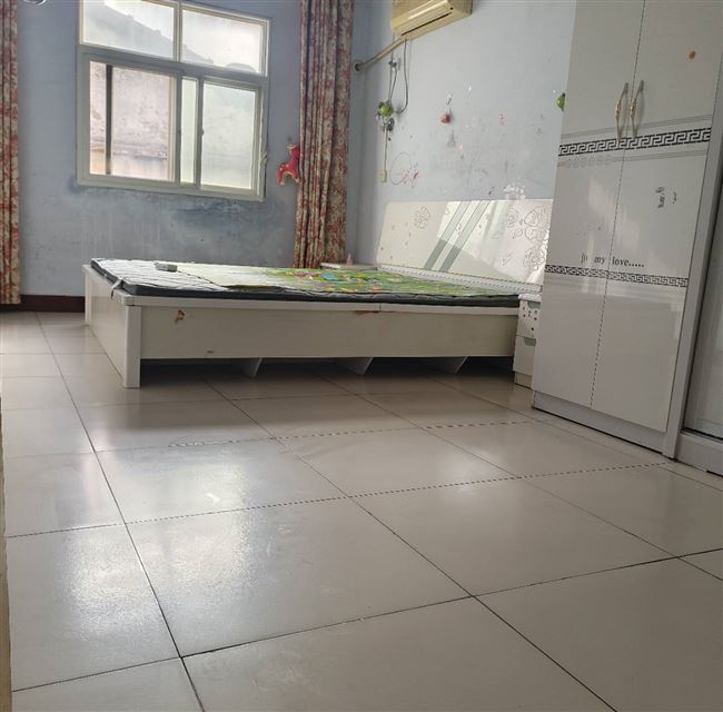 出租 滨河东路与三贤路交叉口五楼，三室两厅，一厨一卫 采光好，地理位置优越，北人民广场近，拎包入住 