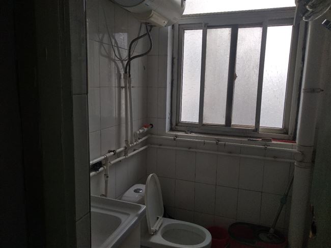 出售出租工业路中段三楼三室一厅套房