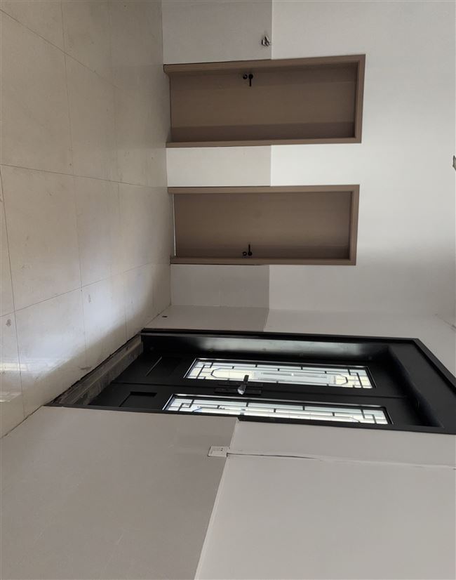 建设路小学对面三间小院出租